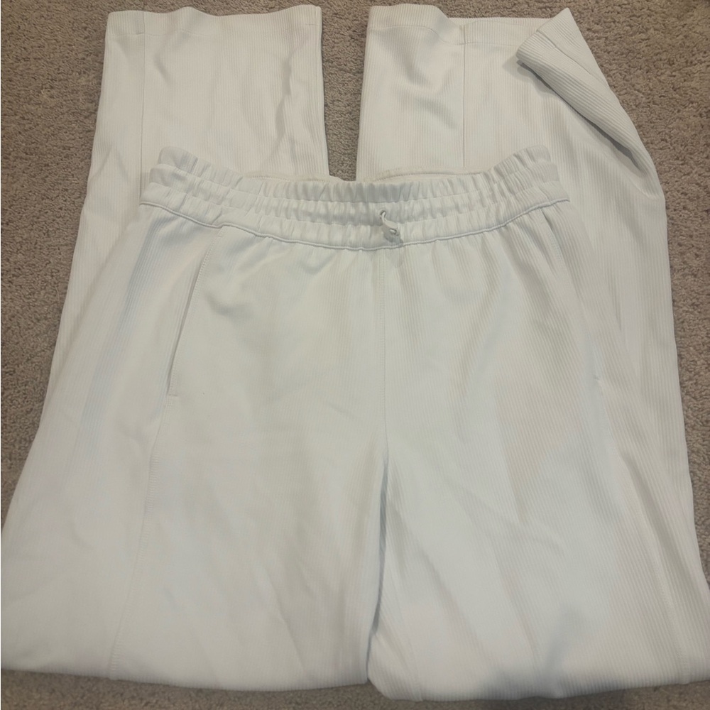 Lululemon Scuba White Elastic Waist Pants